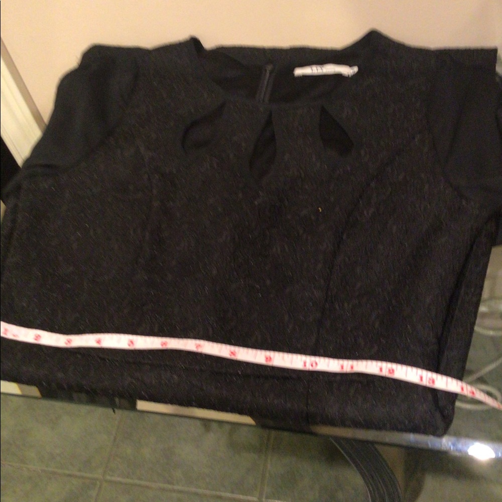 💕💕2XHost Pick💕💕NWOT elegant Black dress with long sleeves with side slits - Picture 4 of 6